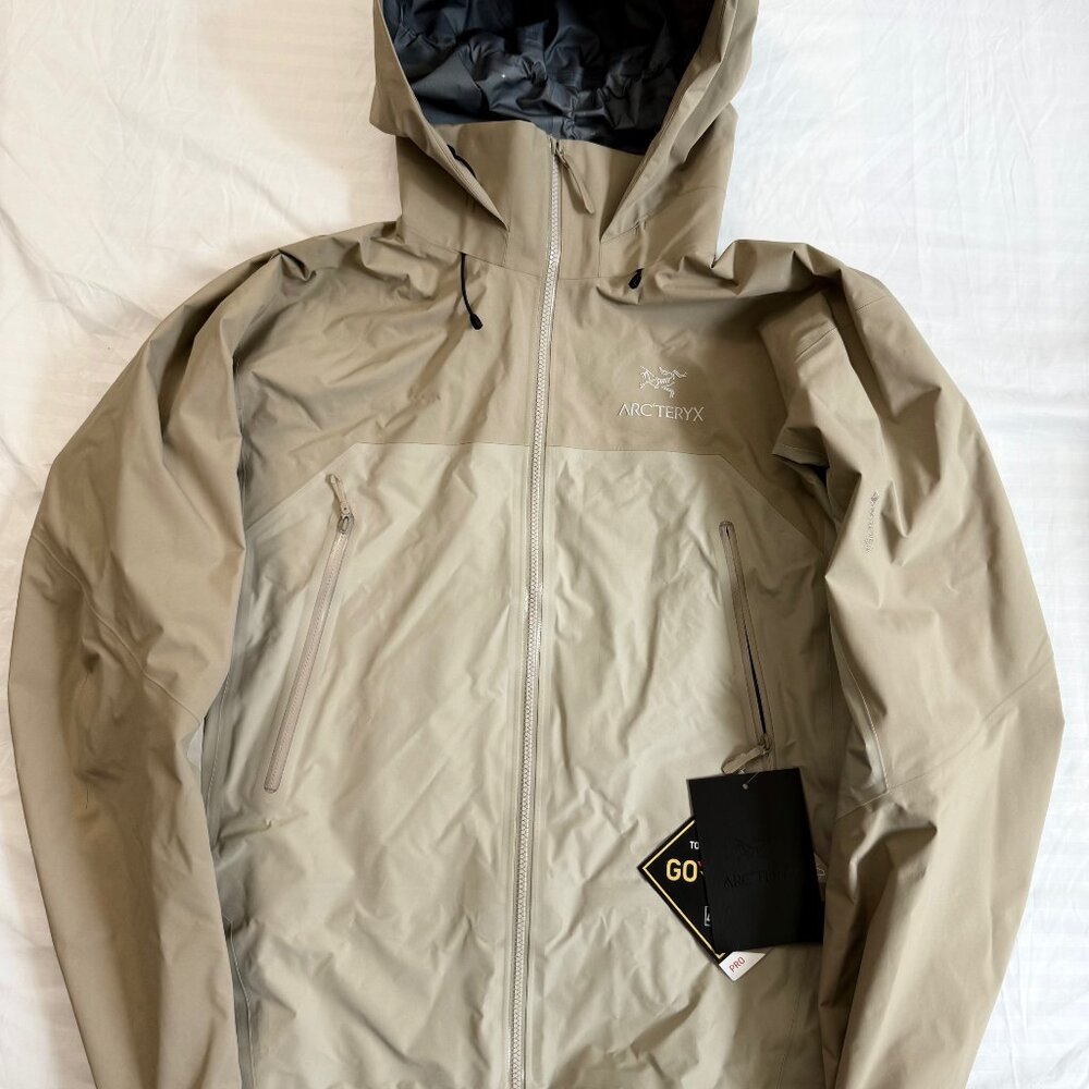 Brand New with Tag Arc'teryx Men's Beta AR Jacket in Smoke Bluff L